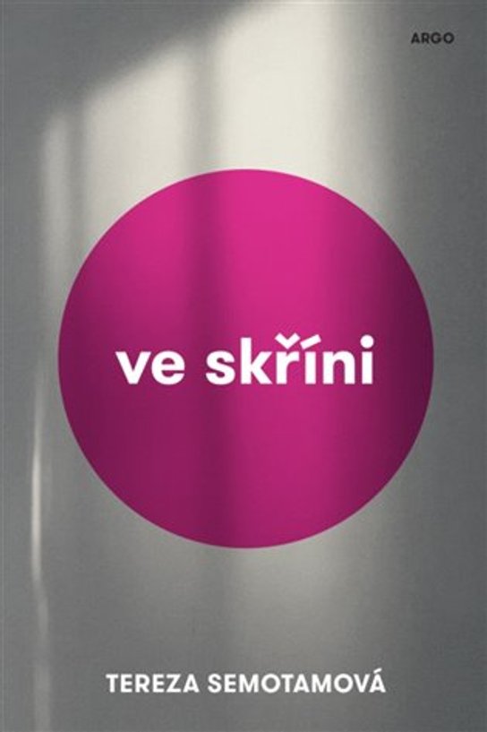Ve skříni - Tereza Semotamová